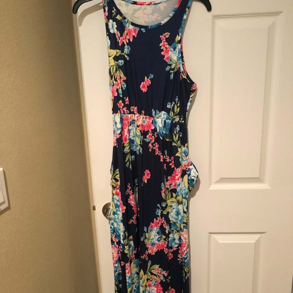Floral Maxi Dress!  Size L